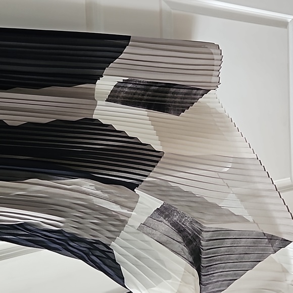 Pleated, lined midi dress. - Picture 5 of 6